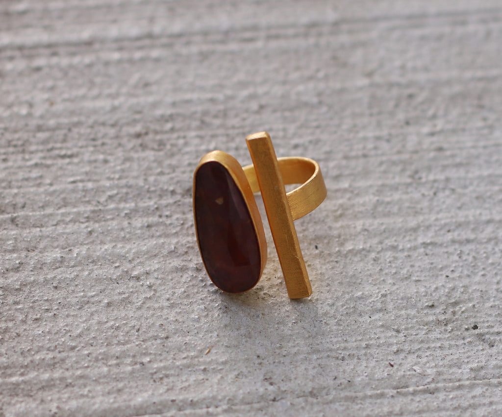 Bar Ring 18k Gold Plated Adjustable Ring Garnet / Black Onyx by Soenaar, handcrafted 18k gold-plated jewelry (photo 5)