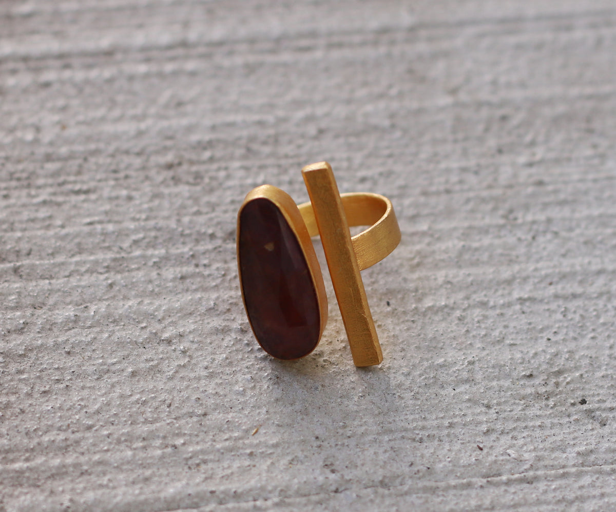 Bar Ring 18k Gold Plated Adjustable Ring Garnet / Black Onyx by Soenaar, handcrafted 18k gold-plated jewelry (photo 5)
