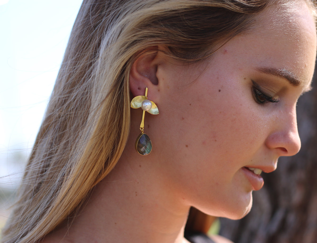Pearl leaf drop earrings by Soenaar, handcrafted 18k gold-plated jewelry (photo 4)