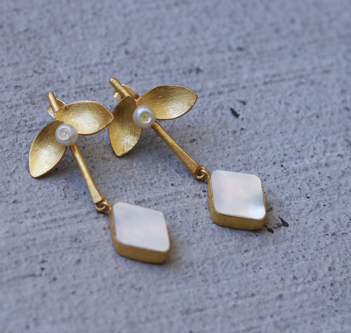 Pearl leaf drop earrings by Soenaar, handcrafted 18k gold-plated jewelry (photo 10)