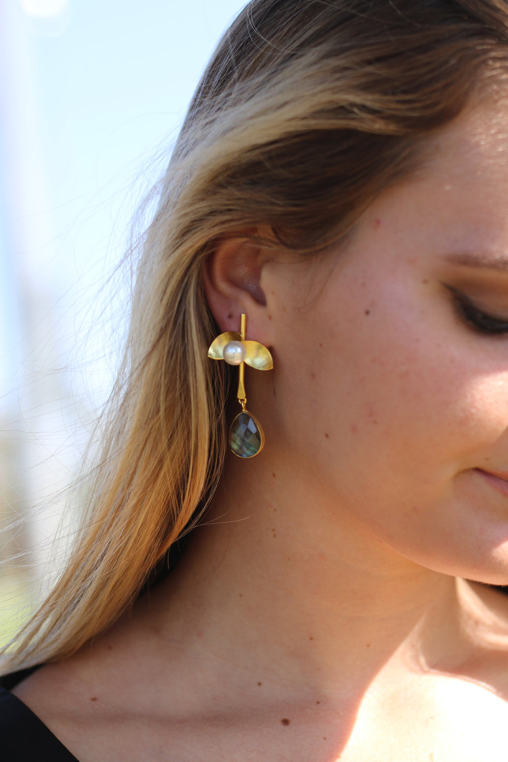 Pearl leaf drop earrings by Soenaar, handcrafted 18k gold-plated jewelry (photo 5)