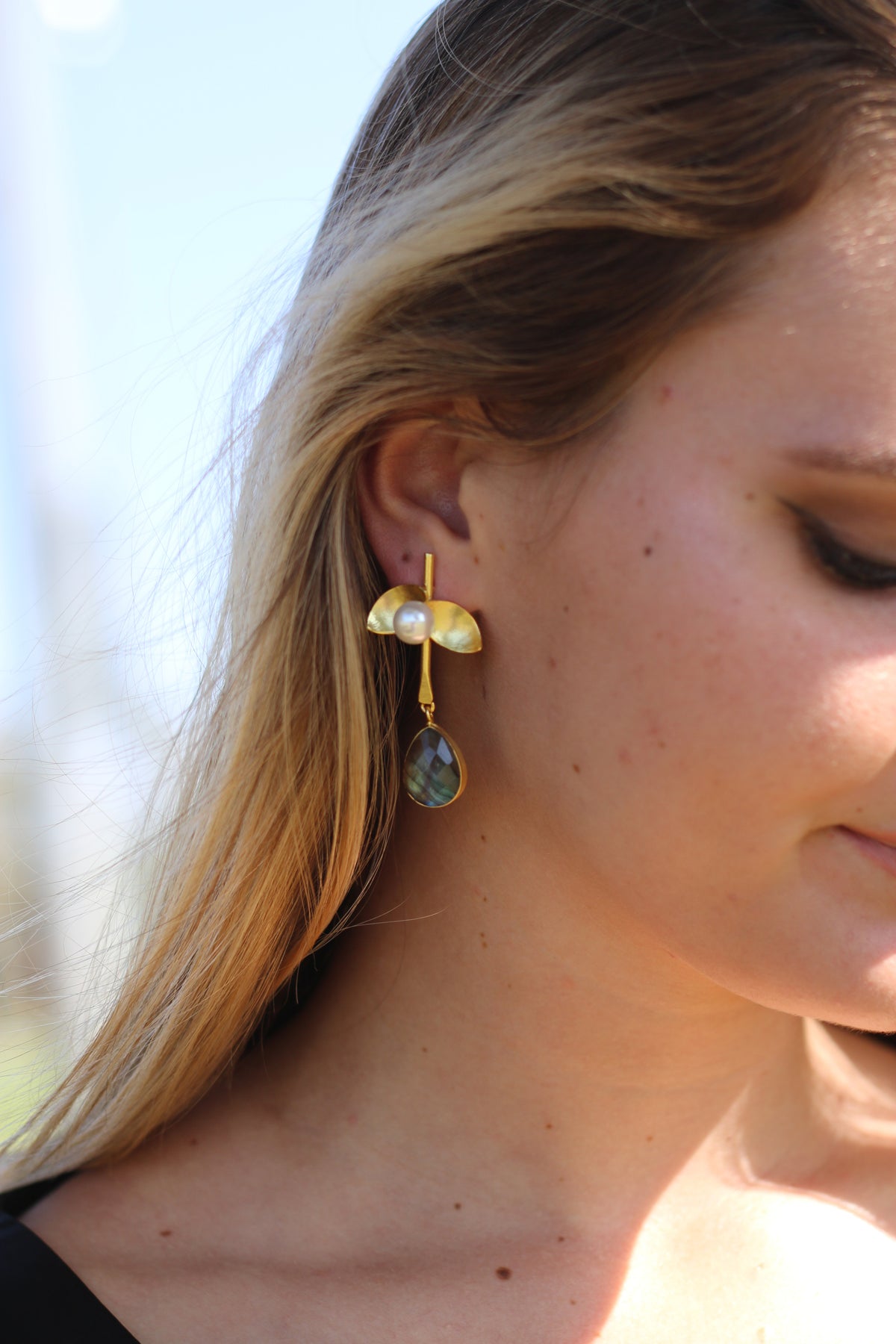 Pearl leaf drop earrings by Soenaar, handcrafted 18k gold-plated jewelry (photo 5)
